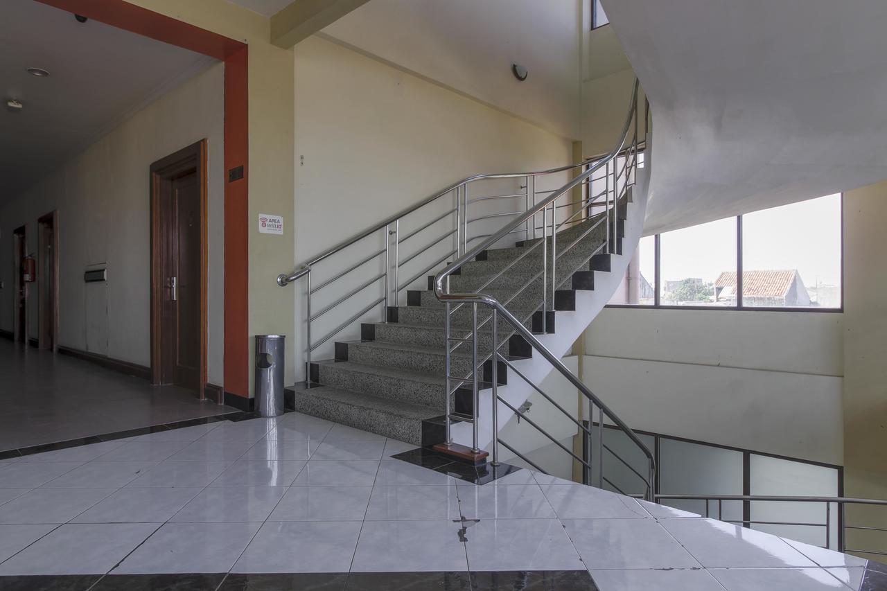 Reddoorz Plus Near Grage City Mall Cirebon Bagian luar foto