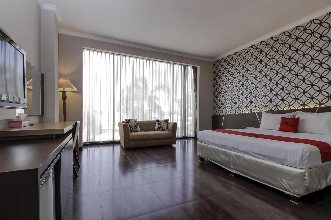 Reddoorz Plus Near Grage City Mall Cirebon Bagian luar foto