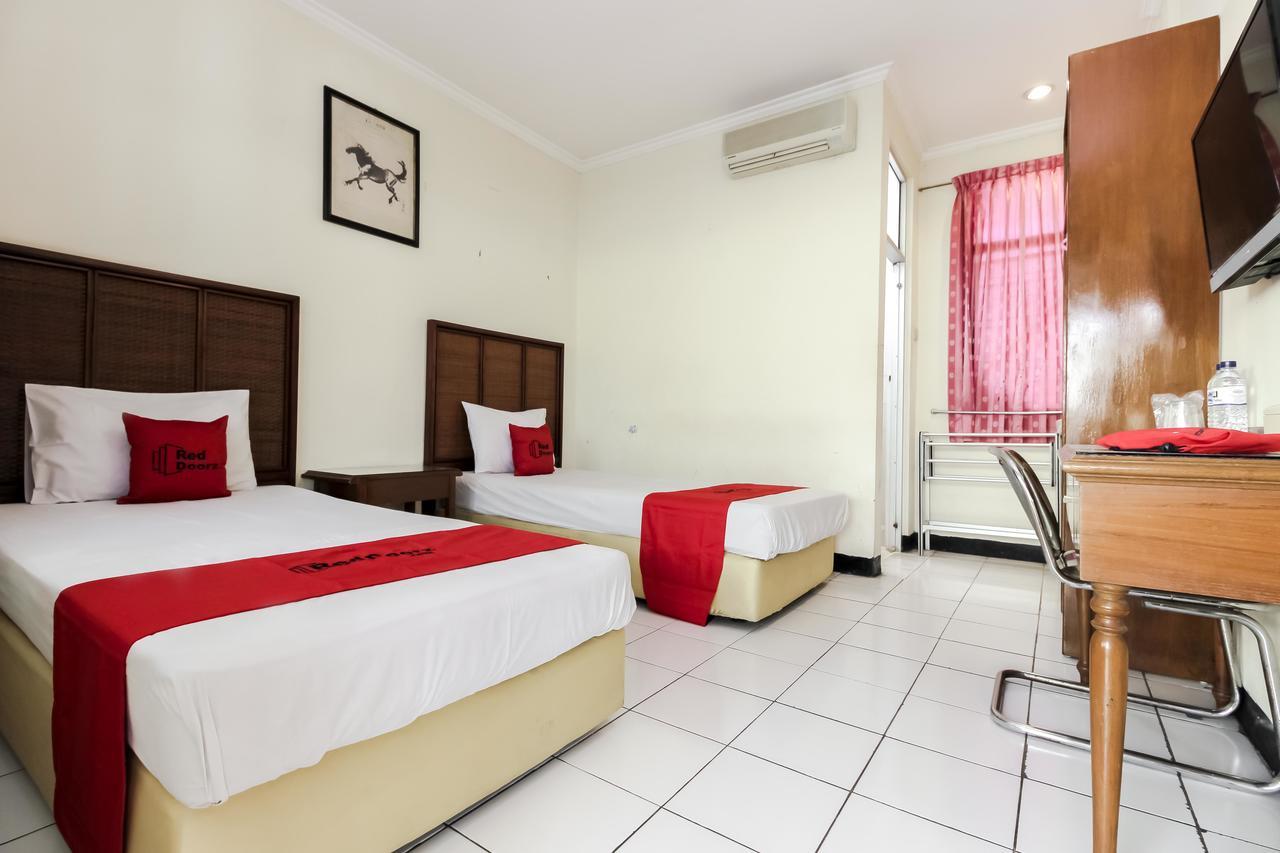 Reddoorz Plus Near Grage City Mall Cirebon Bagian luar foto