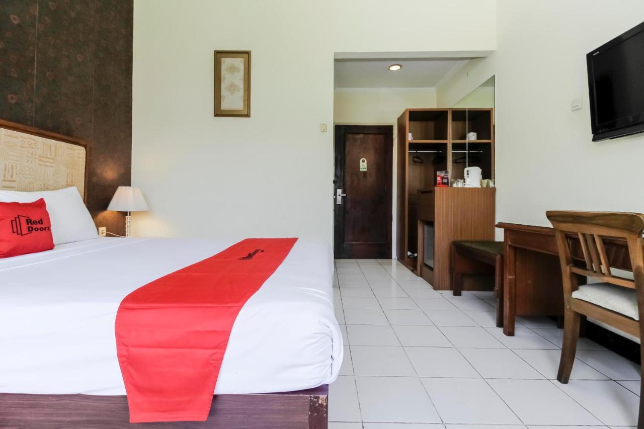 Reddoorz Plus Near Grage City Mall Cirebon Bagian luar foto