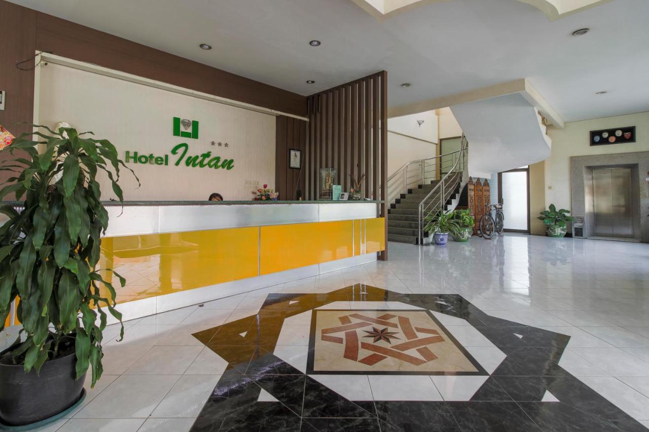 Reddoorz Plus Near Grage City Mall Cirebon Bagian luar foto